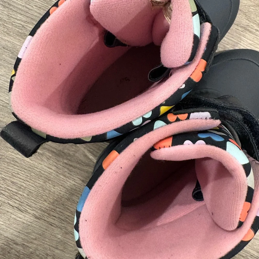 Carter's Kids Heart Pattern Winter Boots - snow boots Size 2